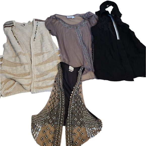 Lot of 4 Tops Small and Xs - Picture 1 of 6